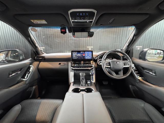 ランドクルーザー ＺＸ　【内装ブラック】１２．３インチＪＢＬプレミアムサウンド　リアエンターテイメントシステム　空気圧センサー　ムーンルーフ　パノラミックビューモニター　ブラインドスポットモニター　ＥＴＣ２．０　純正２０ＡＷ（36枚目）