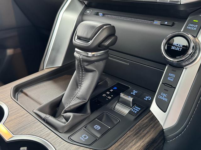 ランドクルーザー ＺＸ　【内装ブラック】１２．３インチＪＢＬプレミアムサウンド　リアエンターテイメントシステム　空気圧センサー　ムーンルーフ　パノラミックビューモニター　ブラインドスポットモニター　ＥＴＣ２．０　純正２０ＡＷ（60枚目）