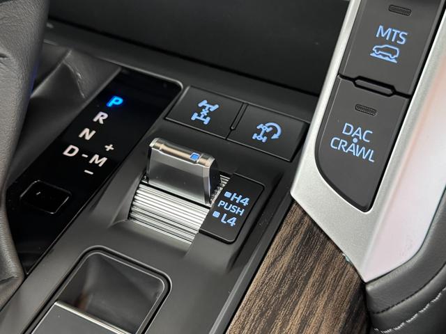 ランドクルーザー ＺＸ　【内装ブラック】１２．３インチＪＢＬプレミアムサウンド　リアエンターテイメントシステム　空気圧センサー　ムーンルーフ　パノラミックビューモニター　ブラインドスポットモニター　ＥＴＣ２．０　純正２０ＡＷ（62枚目）