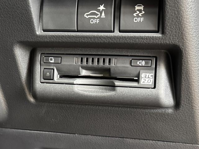 ランドクルーザー ＺＸ　【内装ブラック】１２．３インチＪＢＬプレミアムサウンド　リアエンターテイメントシステム　空気圧センサー　ムーンルーフ　パノラミックビューモニター　ブラインドスポットモニター　ＥＴＣ２．０　純正２０ＡＷ（67枚目）