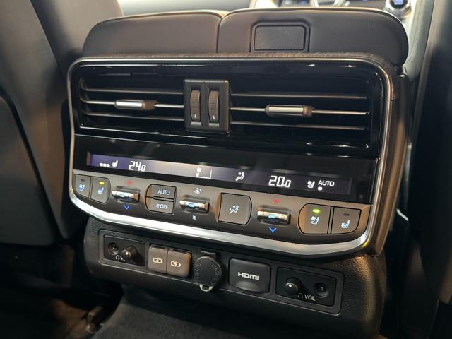 ランドクルーザー ＺＸ　【内装ブラック】１２．３インチＪＢＬプレミアムサウンド　リアエンターテイメントシステム　空気圧センサー　ムーンルーフ　パノラミックビューモニター　ブラインドスポットモニター　ＥＴＣ２．０　純正２０ＡＷ（70枚目）