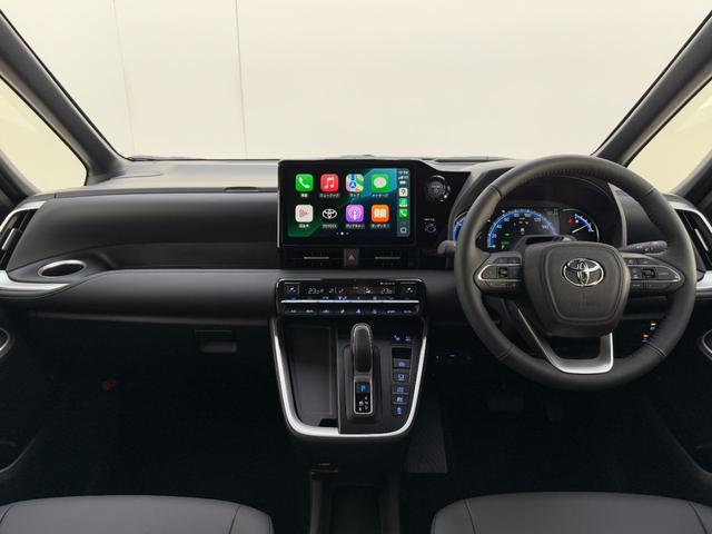 ヴォクシー ハイブリッドＳ－Ｚ　【ユニバーサルステップ付き】　１０．５インチコネクトナビ　　パノラミックビューモニター　快適利便パッケージＨｉ　チームメイト　アドバンストパーク　デジタルインナーミラー　パワーバックドア　純正１７ＡＷ（32枚目）