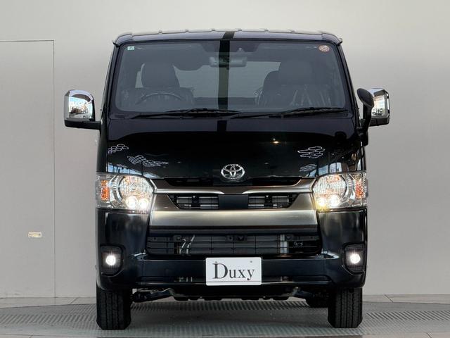 ハイエースバン ロングスーパーGL ダークプライムS 【ディーゼル車】 デジタルインナーミラー付き パノラミックビューモニター対応 両側電動パワースライドドア LEDヘッドライト AC100V プッシュスタート 20th記念スカッフプレート 純正15AW(4枚目)