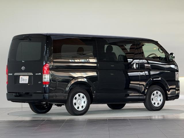 ハイエースバン ロングスーパーGL ダークプライムS 【ディーゼル車】 デジタルインナーミラー付き パノラミックビューモニター対応 両側電動パワースライドドア LEDヘッドライト AC100V プッシュスタート 20th記念スカッフプレート 純正15AW(11枚目)