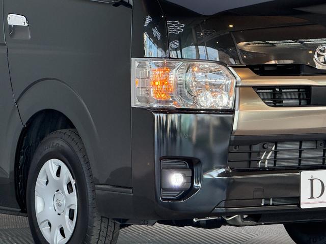 ハイエースバン ロングスーパーGL ダークプライムS 【ディーゼル車】 デジタルインナーミラー付き パノラミックビューモニター対応 両側電動パワースライドドア LEDヘッドライト AC100V プッシュスタート 20th記念スカッフプレート 純正15AW(18枚目)