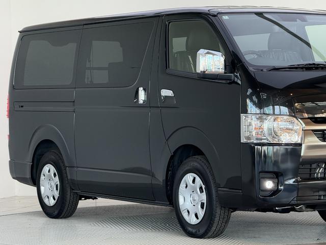 ハイエースバン ロングスーパーGL ダークプライムS 【ディーゼル車】 デジタルインナーミラー付き パノラミックビューモニター対応 両側電動パワースライドドア LEDヘッドライト AC100V プッシュスタート 20th記念スカッフプレート 純正15AW(27枚目)