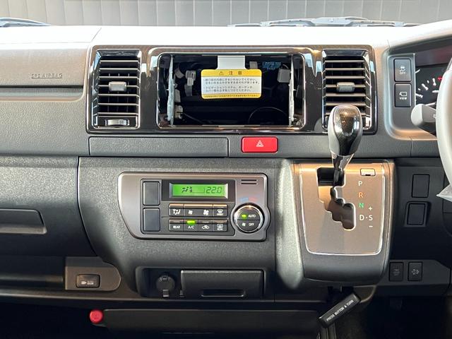 ハイエースバン ロングスーパーGL ダークプライムS 【ディーゼル車】 デジタルインナーミラー付き パノラミックビューモニター対応 両側電動パワースライドドア LEDヘッドライト AC100V プッシュスタート 20th記念スカッフプレート 純正15AW(32枚目)