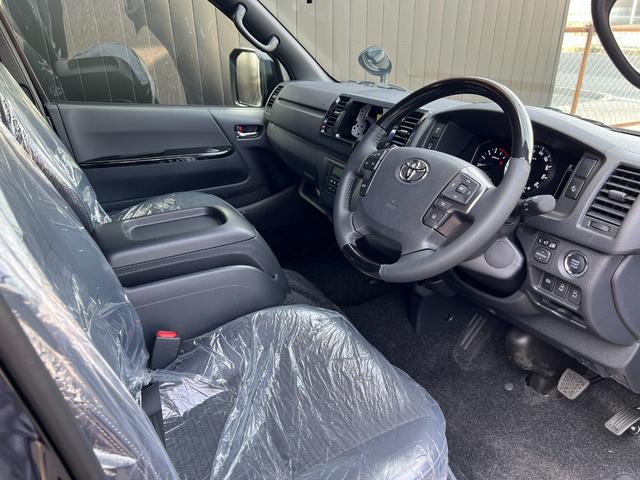 ハイエースバン ロングスーパーGL ダークプライムS 【ディーゼル車】 デジタルインナーミラー付き パノラミックビューモニター対応 両側電動パワースライドドア LEDヘッドライト AC100V プッシュスタート 20th記念スカッフプレート 純正15AW(34枚目)