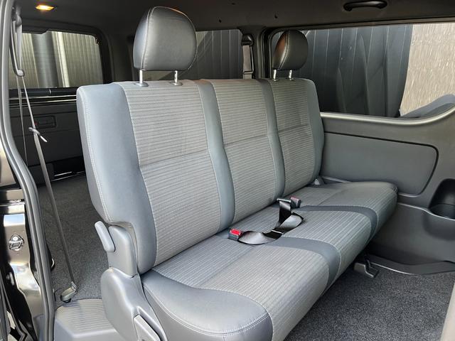 ハイエースバン ロングスーパーGL ダークプライムS 【ディーゼル車】 デジタルインナーミラー付き パノラミックビューモニター対応 両側電動パワースライドドア LEDヘッドライト AC100V プッシュスタート 20th記念スカッフプレート 純正15AW(37枚目)