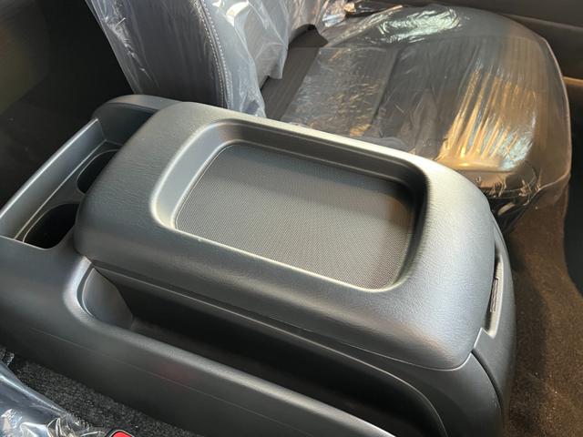 ハイエースバン ロングスーパーGL ダークプライムS 【ディーゼル車】 デジタルインナーミラー付き パノラミックビューモニター対応 両側電動パワースライドドア LEDヘッドライト AC100V プッシュスタート 20th記念スカッフプレート 純正15AW(54枚目)