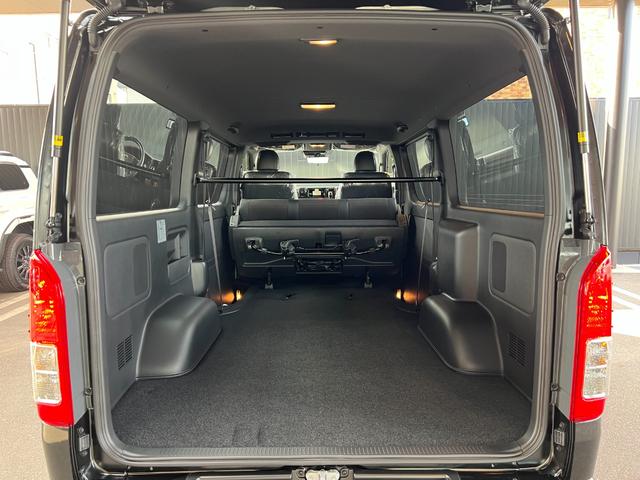 ハイエースバン ロングスーパーGL ダークプライムS 【ディーゼル車】 デジタルインナーミラー付き パノラミックビューモニター対応 両側電動パワースライドドア LEDヘッドライト AC100V プッシュスタート 20th記念スカッフプレート 純正15AW(75枚目)