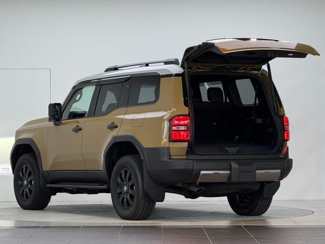 ランドクルーザー２５０ ＺＸファーストエディション　【ファーストエディション！】　内装ブラウン　丸目ヘッドライト　１２．３インチＪＢＬコネクトナビ　チームメイト　デジタルインナーミラー　サンルーフ　ヒッチメンバー　置き充電　シートメモリー　純正１８ＡＷ（14枚目）