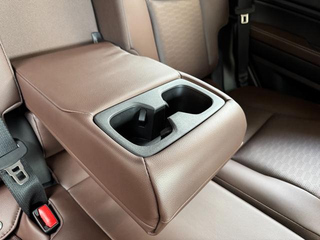 ランドクルーザー２５０ ＺＸファーストエディション　【ファーストエディション！】　内装ブラウン　丸目ヘッドライト　１２．３インチＪＢＬコネクトナビ　チームメイト　デジタルインナーミラー　サンルーフ　ヒッチメンバー　置き充電　シートメモリー　純正１８ＡＷ（44枚目）