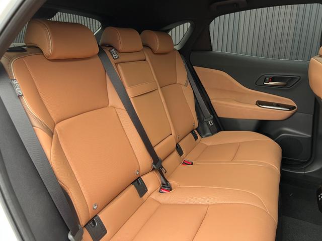 クラウンスポーツ Ｚ　【内装ブラウン】　１２．３型コネクトナビ　パノラミックビューモニター　ブラインドスポットモニター　パノラマルーフ　レーダークルーズコントロール　パワーバックドア　ステリングヒーター　純正２１インチＡＷ（40枚目）