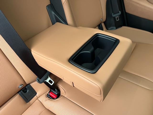 クラウンスポーツ Ｚ　【内装ブラウン】　１２．３型コネクトナビ　パノラミックビューモニター　ブラインドスポットモニター　パノラマルーフ　レーダークルーズコントロール　パワーバックドア　ステリングヒーター　純正２１インチＡＷ（41枚目）