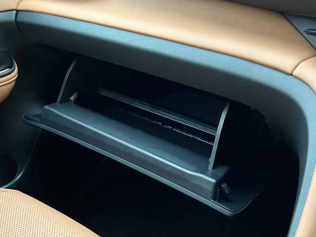 クラウンスポーツ Ｚ　【内装ブラウン】　１２．３型コネクトナビ　パノラミックビューモニター　ブラインドスポットモニター　パノラマルーフ　レーダークルーズコントロール　パワーバックドア　ステリングヒーター　純正２１インチＡＷ（66枚目）