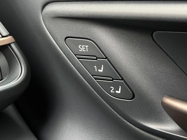 クラウンスポーツ Ｚ　【内装ブラウン】　１２．３型コネクトナビ　パノラミックビューモニター　ブラインドスポットモニター　パノラマルーフ　レーダークルーズコントロール　パワーバックドア　ステリングヒーター　純正２１インチＡＷ（70枚目）