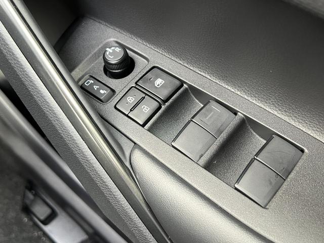 カローラクロス ハイブリッド Z 【パノラマルーフ付き】 10.5インチコネクトナビ パノラミックビューモニター ブラインドスポットモニター 置くだけ充電 ステアリングヒーター アクセサリーコンセント パワーバックドア 純正18AW(66枚目)