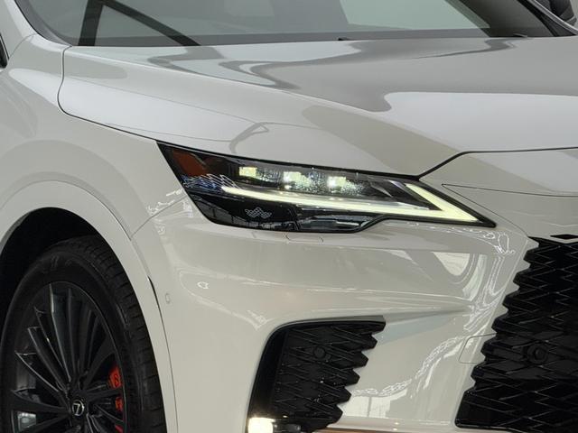 RX RX350 Fスポーツ 【改良後モデル!】 内装レッド 14型コネクトナビ パノラマルーフ 輻射ヒータ デジタルインナーミラー オレンジキャリパー 12.3TFTメーター 寒冷地 ドラレコ 置充電 ルーフレール 純正21AW(18枚目)