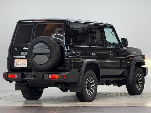 ランドクルーザー70 AX 【ナビ付き車両】 丸目ヘッドライト バックモニター内臓インナーミラー 電動デフロック 背面タイヤ リモコンキー ヒルスタートアシストコントロール ダウンヒルスタートコントロール 純正16インチAW(11枚目)