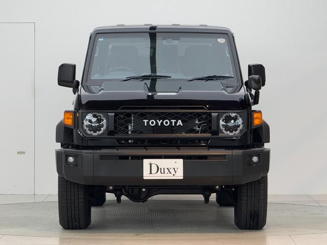 ランドクルーザー70 AX 【ナビ付き車両】 丸目ヘッドライト バックモニター内臓インナーミラー 電動デフロック 背面タイヤ リモコンキー ヒルスタートアシストコントロール ダウンヒルスタートコントロール 純正16インチAW(12枚目)