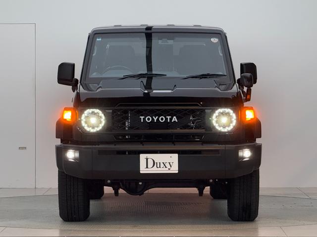 ランドクルーザー70 AX 【ナビ付き車両】 丸目ヘッドライト バックモニター内臓インナーミラー 電動デフロック 背面タイヤ リモコンキー ヒルスタートアシストコントロール ダウンヒルスタートコントロール 純正16インチAW(14枚目)