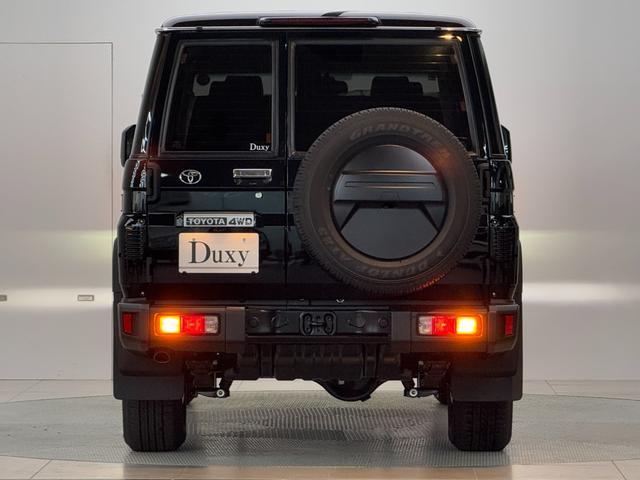 ランドクルーザー70 AX 【ナビ付き車両】 丸目ヘッドライト バックモニター内臓インナーミラー 電動デフロック 背面タイヤ リモコンキー ヒルスタートアシストコントロール ダウンヒルスタートコントロール 純正16インチAW(15枚目)