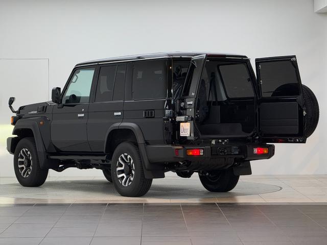 ランドクルーザー70 AX 【ナビ付き車両】 丸目ヘッドライト バックモニター内臓インナーミラー 電動デフロック 背面タイヤ リモコンキー ヒルスタートアシストコントロール ダウンヒルスタートコントロール 純正16インチAW(16枚目)