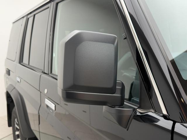 ランドクルーザー70 AX 【ナビ付き車両】 丸目ヘッドライト バックモニター内臓インナーミラー 電動デフロック 背面タイヤ リモコンキー ヒルスタートアシストコントロール ダウンヒルスタートコントロール 純正16インチAW(25枚目)