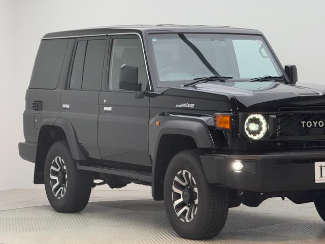 ランドクルーザー70 AX 【ナビ付き車両】 丸目ヘッドライト バックモニター内臓インナーミラー 電動デフロック 背面タイヤ リモコンキー ヒルスタートアシストコントロール ダウンヒルスタートコントロール 純正16インチAW(35枚目)