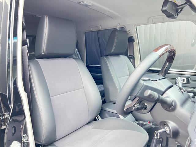 ランドクルーザー70 AX 【ナビ付き車両】 丸目ヘッドライト バックモニター内臓インナーミラー 電動デフロック 背面タイヤ リモコンキー ヒルスタートアシストコントロール ダウンヒルスタートコントロール 純正16インチAW(43枚目)