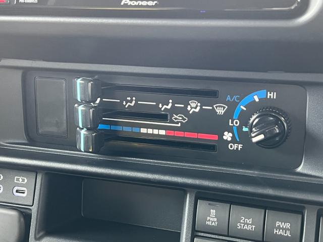 ランドクルーザー70 AX 【ナビ付き車両】 丸目ヘッドライト バックモニター内臓インナーミラー 電動デフロック 背面タイヤ リモコンキー ヒルスタートアシストコントロール ダウンヒルスタートコントロール 純正16インチAW(55枚目)