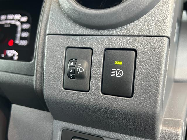 ランドクルーザー70 AX 【ナビ付き車両】 丸目ヘッドライト バックモニター内臓インナーミラー 電動デフロック 背面タイヤ リモコンキー ヒルスタートアシストコントロール ダウンヒルスタートコントロール 純正16インチAW(61枚目)