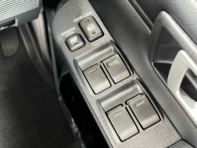 ランドクルーザー70 AX 【ナビ付き車両】 丸目ヘッドライト バックモニター内臓インナーミラー 電動デフロック 背面タイヤ リモコンキー ヒルスタートアシストコントロール ダウンヒルスタートコントロール 純正16インチAW(64枚目)