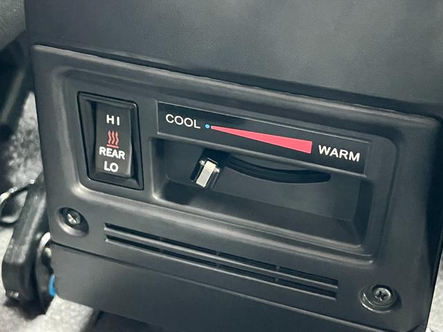 ランドクルーザー70 AX 【ナビ付き車両】 丸目ヘッドライト バックモニター内臓インナーミラー 電動デフロック 背面タイヤ リモコンキー ヒルスタートアシストコントロール ダウンヒルスタートコントロール 純正16インチAW(69枚目)