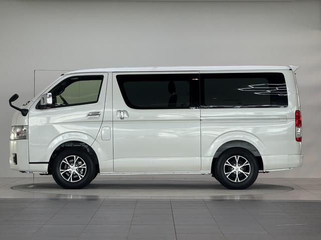 ハイエースバン ロングスーパーGL ダークプライムS 【ディーゼル車】デジタルインナーミラー パノラミックビューモニター 両側電動パワースライドドア LEDヘッドライト AC100V プッシュスタート 20th記念スカッフプレート オプション純正15AW(6枚目)