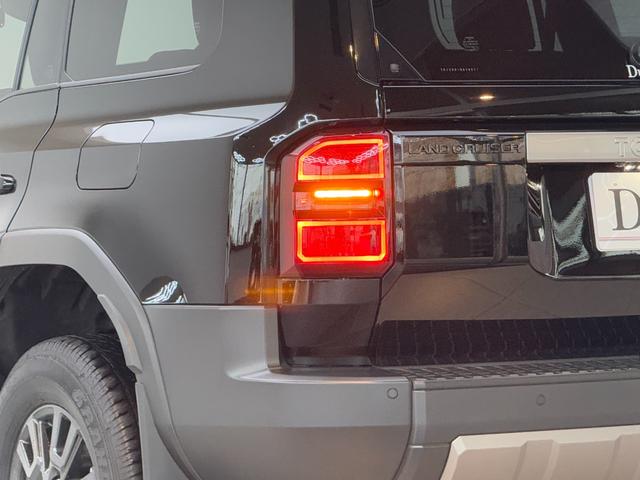 ランドクルーザー２５０ ＶＸ　【内装ブラック】　丸目ヘッドライト　１２．３インチコネクトナビ　トヨタチームメイト　デジタルミラー　ドライブレコーダー　サンルーフ　パノラミックビューモニター　ブラインドスポットモニター　純正１８ＡＷ（33枚目）