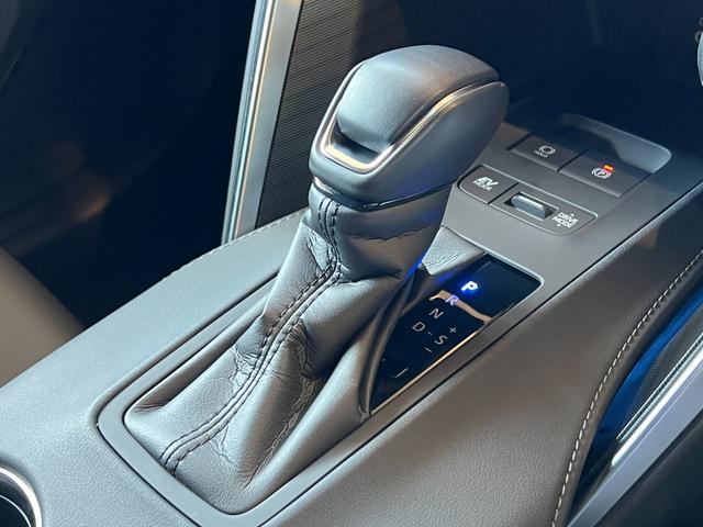 ハリアーハイブリッド Ｚ　【内装ブラック】　　１２．３インチＪＢＬプレミアムサウンド　パノラミックビューモニター　ブラインドスポットモニター　デジタルミラー　オートマチックハイビーム　ＵＳＢ端子　パワーバックドア　純正１９ＡＷ（60枚目）