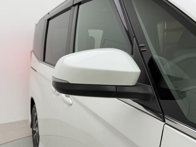 ノア ハイブリッドＳ－Ｚ　【１３．２インチ後席フリップダウンモニター付き】　１０．５型コネクトナビ　快適利便パッケージＨｉ　ブラインドスポットモニター　アドバンストパーク　パワーバックドア　ＣＤ／ＤＶＤ　ＨＤＭＩ　純正１７ＡＷ（23枚目）