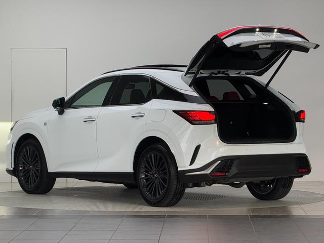 RX RX350 Fスポーツ 【改良後モデル!】 内装レッド 14型コネクトナビ パノラマルーフ 輻射ヒータ デジタルインナーミラー オレンジキャリパー 12.3TFTメーター 寒冷地 ドラレコ 置充電 ルーフレール 純正21AW(14枚目)