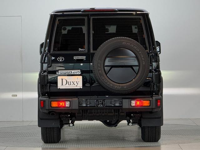 ランドクルーザー７０ ＡＸ　【内装ブラック】　丸目ヘッドライト　バックモニター内臓インナーミラー　電動デフロック　　背面タイヤ　リモコンキー　　ヒルスタートアシストコントロール　ダウンヒルスタートコントロール　純正１６インチＡＷ（5枚目）