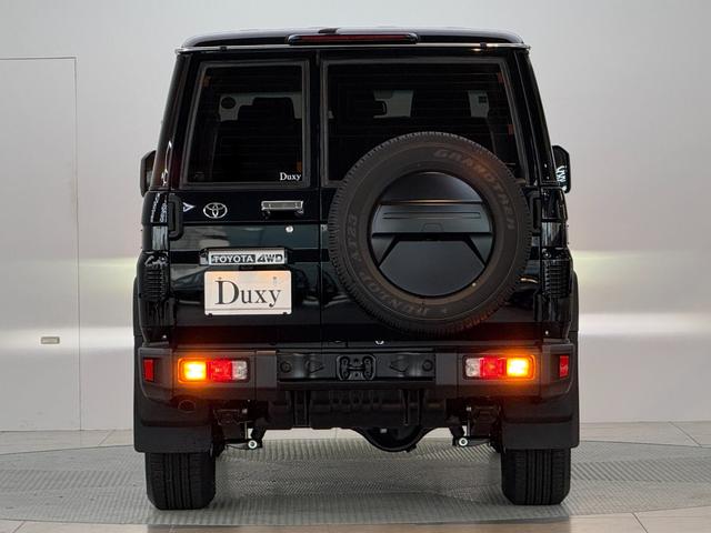 ランドクルーザー７０ ＡＸ　【内装ブラック】　丸目ヘッドライト　バックモニター内臓インナーミラー　電動デフロック　　背面タイヤ　リモコンキー　　ヒルスタートアシストコントロール　ダウンヒルスタートコントロール　純正１６インチＡＷ（15枚目）