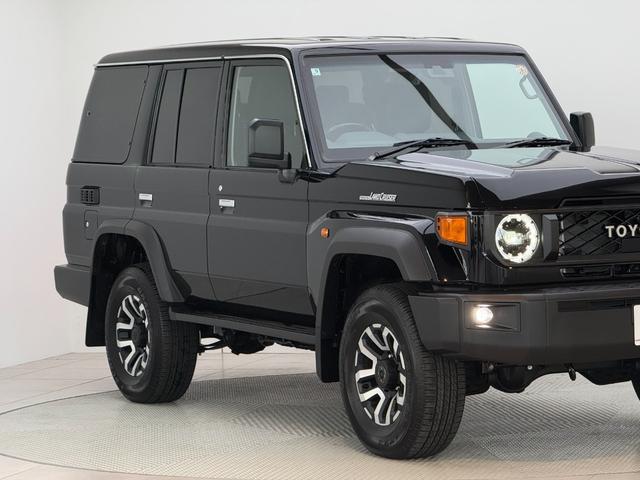 ランドクルーザー７０ ＡＸ　【内装ブラック】　丸目ヘッドライト　バックモニター内臓インナーミラー　電動デフロック　　背面タイヤ　リモコンキー　　ヒルスタートアシストコントロール　ダウンヒルスタートコントロール　純正１６インチＡＷ（36枚目）