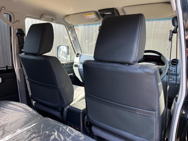 ランドクルーザー７０ ＡＸ　【内装ブラック】　丸目ヘッドライト　バックモニター内臓インナーミラー　電動デフロック　　背面タイヤ　リモコンキー　　ヒルスタートアシストコントロール　ダウンヒルスタートコントロール　純正１６インチＡＷ（46枚目）