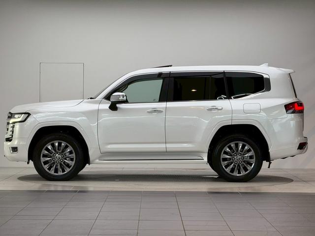 【ディーゼル車】　　内装ベージュ　１２．３インチＪＢＬプレミアムサウンド　リアエンターテイメントシステム　クールボックス　電動デフロック　ルーフレールシルバー　寒冷地仕様　ＰＶＭ　ＢＳＭ　純正２０ＡＷ