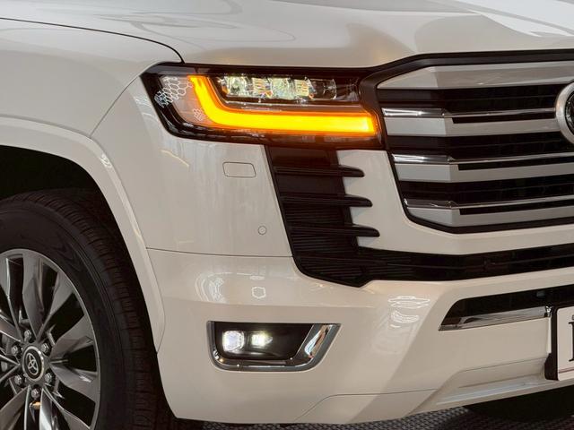 純正ＬＥＤヘッドライトは暗い夜道でも視認性が高く安心です。デイライト付きで昼間でもお洒落な演出付きです。