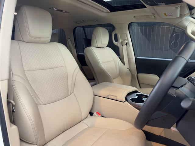 高品質でデザイン性の高いシート。シートヒーター、ベンチレーションシートは標準装備です。