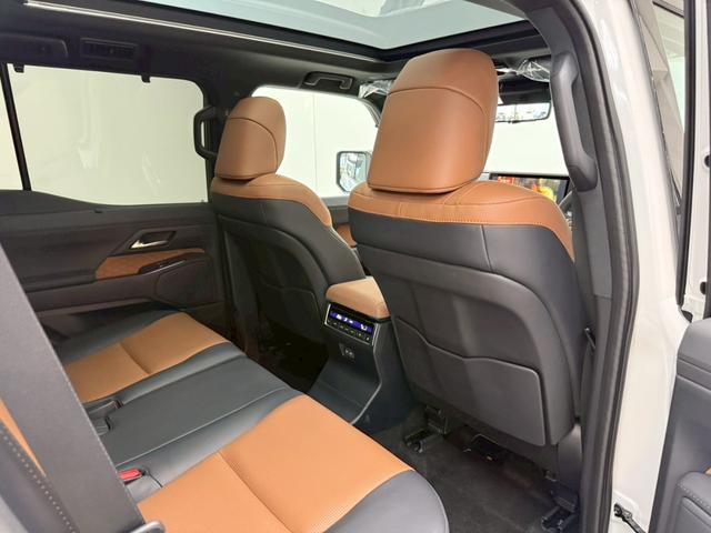 ＧＸ ＧＸ５５０　バージョンＬ　【ＭＯＤＥＬＬＩＳＴＡエアロ付き！】　内装ブラウン　１４インチコネクトナビ　パノラマルーフ　デジタルインナーミラー　前後ドラレコ　クールボックス　置くだけ充電　ＰＶＭ　ＢＳＭ　ＨＤＭＩ　　純正２２ＡＷ（42枚目）