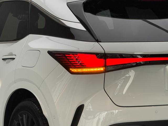 RX RX350 Fスポーツ 【改良後モデル!】 内装レッド 14型コネクトナビ パノラマルーフ 輻射ヒータ デジタルインナーミラー オレンジキャリパー 12.3TFTメーター 寒冷地 ドラレコ 置充電 ルーフレール 純正21AW(29枚目)