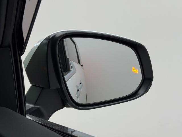 アルファード Ｚ　【ユニバーサルステップ付】　１４型コネクトナビ　左右独立ムーンルーフ　デジタルミラー　トヨタチームメイト　パノラミックビューモニター　ブラインドスポットモニター　シートヒーター＆クーラー　純正１８ＡＷ（21枚目）